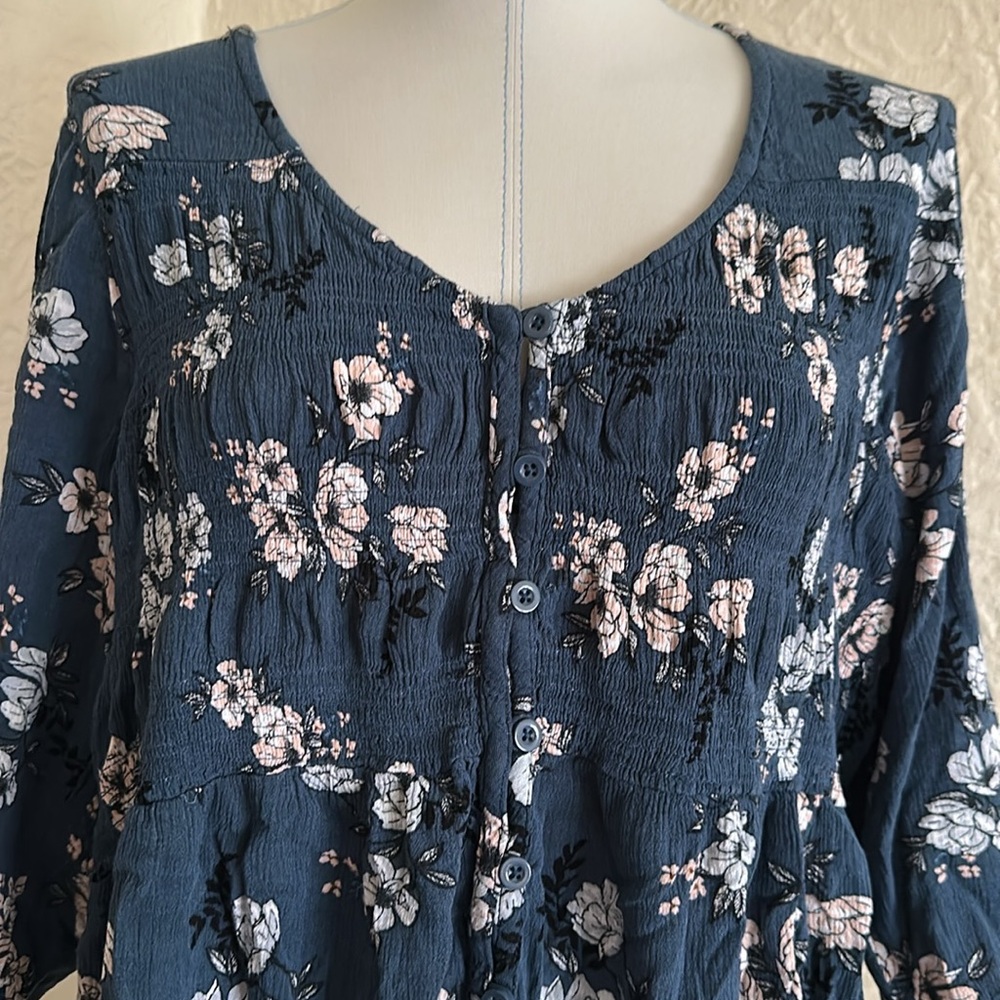 Torrid Blue White Blush Floral Smocked Button Front Top Blouse Shirt 2 - Picture 3 of 10